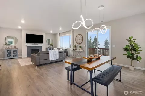 Dining - 23718 43rd Dr SE, Bothell, WA 98021 photo 4 of 4