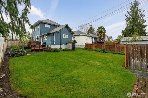 Exterior - 2115 Rockefeller Ave, Everett, WA 98201 photo 9 of 12