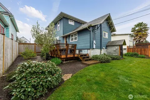 Exterior - 2115 Rockefeller Ave, Everett, WA 98201 photo 2 of 12
