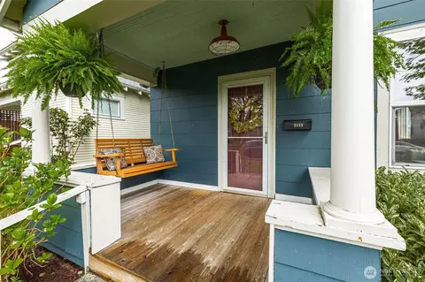 Exterior - 2115 Rockefeller Ave, Everett, WA 98201 photo 11 of 12