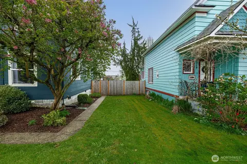 Exterior - 2115 Rockefeller Ave, Everett, WA 98201 photo 10 of 12