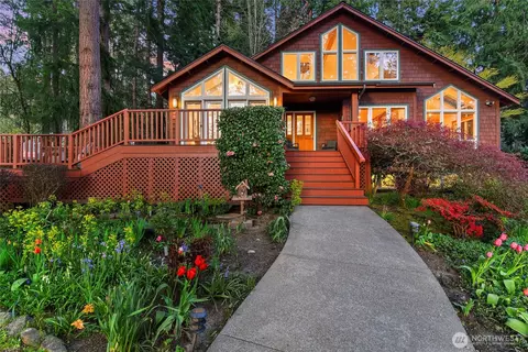 15068 Komedal Rd NE, Bainbridge Island, WA 98110