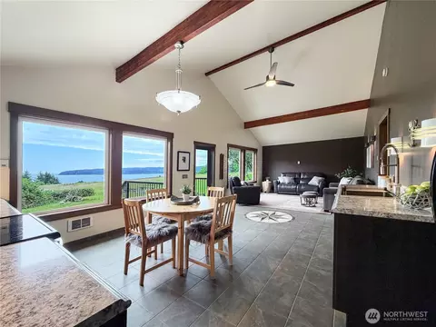 17 B Whidbey Island Dr, Everett, WA 98206
