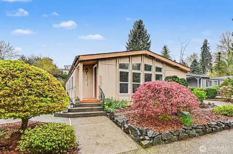 17308 Woodcrest Dr NE, Bothell, WA 98011