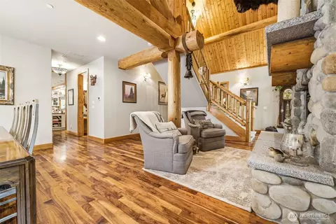 Entry Way - 42732 284th Ave SE, Enumclaw, WA 98022 photo 2 of 4