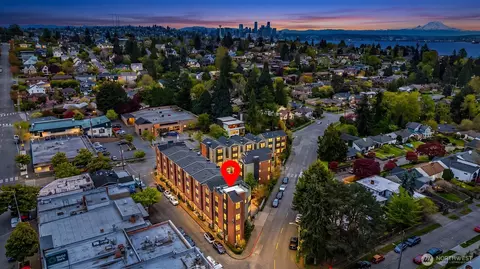 3215 W Lynn St, Seattle, WA 98199