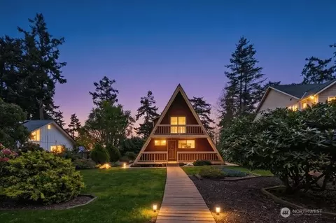 595 Race Rd, Coupeville, WA 98239