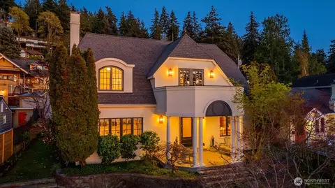 233 S Forest St, Bellingham, WA 98225