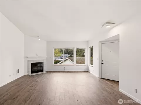 9210 Market Pl #D201, Lake Stevens, WA 98258