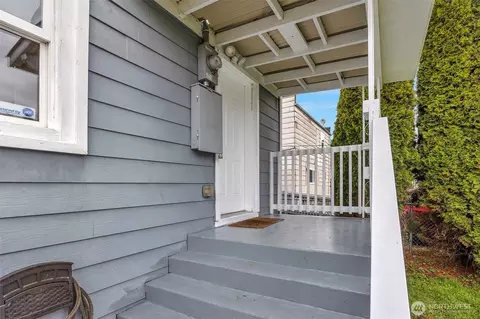 Exterior - 2011 Oakes Ave, Everett, WA 98201 photo 3 of 9