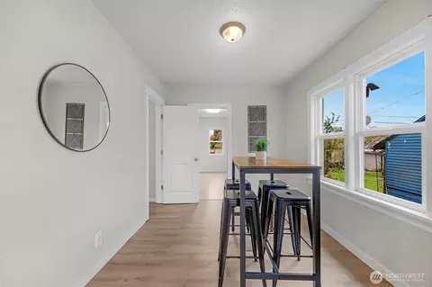 Dining - 2011 Oakes Ave, Everett, WA 98201 photo 2 of 2