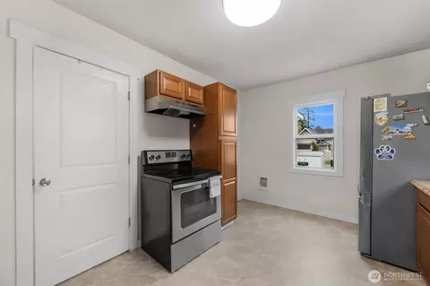Kitchen - 2011 Oakes Ave, Everett, WA 98201 photo 4 of 4