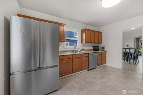 Kitchen - 2011 Oakes Ave, Everett, WA 98201 photo 2 of 4