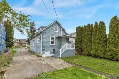 Exterior - 2011 Oakes Ave, Everett, WA 98201 photo 4 of 9