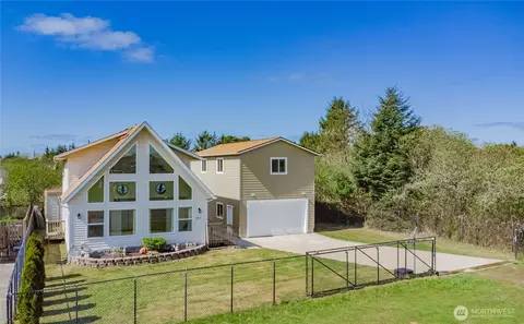 555 Ensign Ave NW, Ocean Shores, WA 98569
