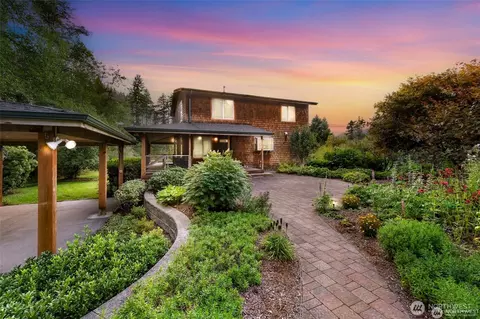 9515 Sunrise Rd, Blaine, WA 98230