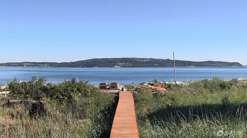 1818 E Lola Beach Ln, Oak Harbor, WA 98277