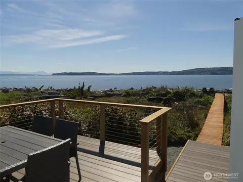 1818 E Lola Beach Ln, Oak Harbor, WA 98277