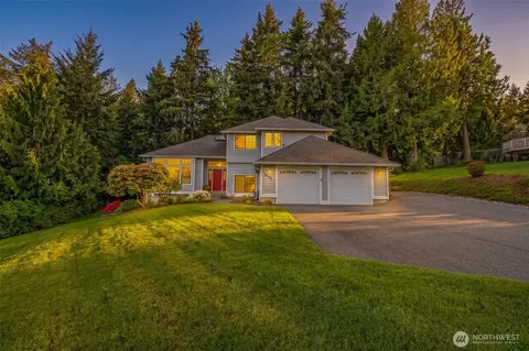 5005 NW Terrace View Dr, Bremerton, WA 98312