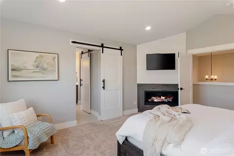 Bedroom - 381 E Benson Ridge Rd, Grapeview, WA 98546 photo 4 of 8
