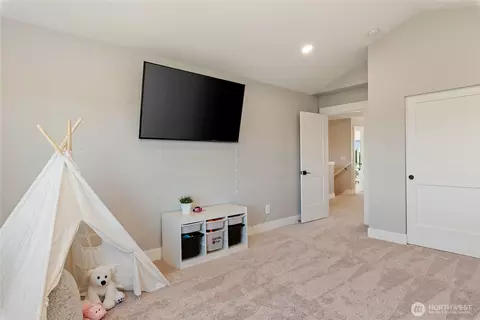 Bedroom - 381 E Benson Ridge Rd, Grapeview, WA 98546 photo 6 of 8