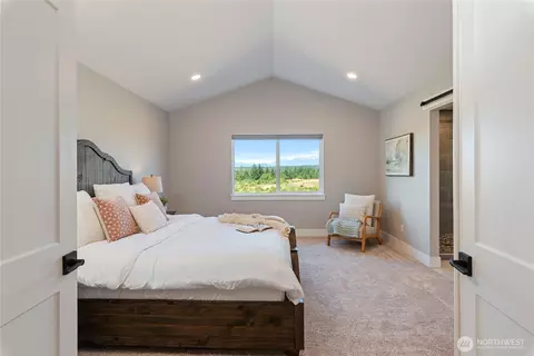 Bedroom - 381 E Benson Ridge Rd, Grapeview, WA 98546 photo 2 of 8
