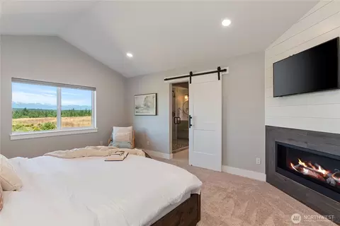 Bedroom - 381 E Benson Ridge Rd, Grapeview, WA 98546 photo 3 of 8