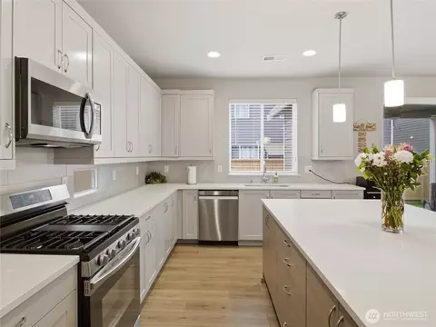 Kitchen - 16225 8th Ave E, Spanaway, WA 98387 photo 3 of 5