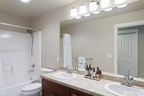 Bath - 21614 36th Dr SE, Bothell, WA 98021 photo 4 of 4