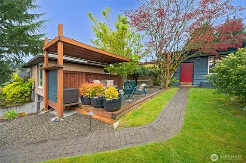 2326 NE 91st St, Seattle, WA 98115