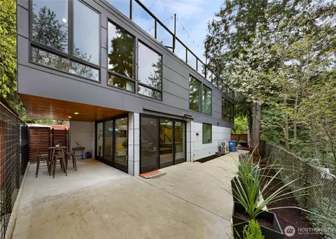 2424 Federal Ave E, Seattle, WA 98102