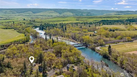 421 Cottonwood Rd, Thorp, WA 98946