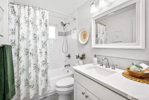 Bath - 2105 96th Pl SE, Everett, WA 98208 photo 1 of 1