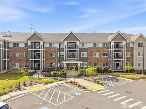 3803 17th St SW #216, Puyallup, WA 98373