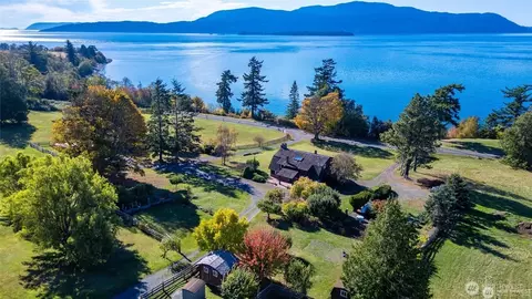 2395 W Shore Dr, Lummi Island, WA 98262
