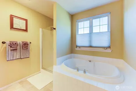 Bath - 20019 27th Dr SE, Bothell, WA 98012 photo 1 of 5