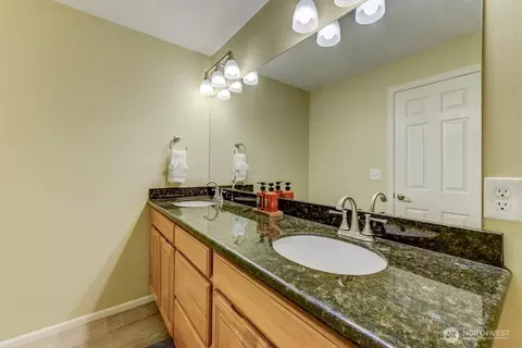 Bath - 20019 27th Dr SE, Bothell, WA 98012 photo 3 of 5