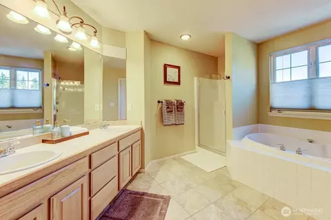 Bath - 20019 27th Dr SE, Bothell, WA 98012 photo 2 of 5