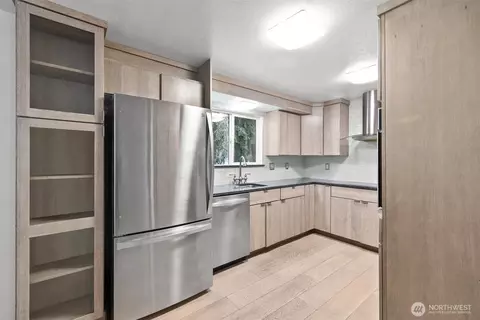 Kitchen - 371 Dungeness Mdws, Sequim, WA 98382 photo 2 of 3