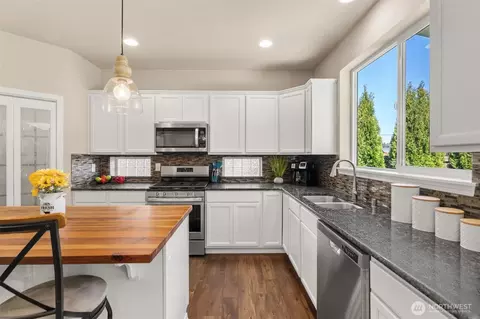 Kitchen - 20109 61st Ave Ct E, Spanaway, WA 98387 photo 3 of 4