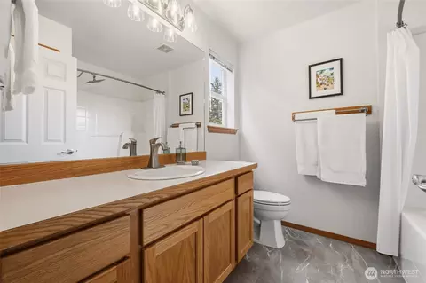 Bath - 9608 25th Dr SE, Everett, WA 98208 photo 1 of 3