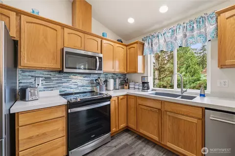 Kitchen - 9608 25th Dr SE, Everett, WA 98208 photo 2 of 3