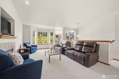 Living - 9608 25th Dr SE, Everett, WA 98208 photo 2 of 3