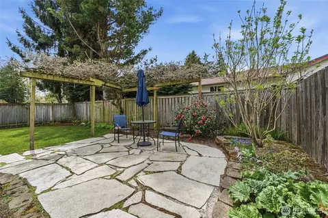 Exterior - 9608 25th Dr SE, Everett, WA 98208 photo 5 of 10
