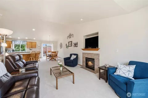 Living - 9608 25th Dr SE, Everett, WA 98208 photo 3 of 3