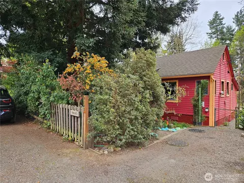 9345 NE Seaview Ave, Indianola, WA 98342