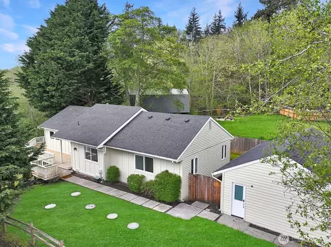 3760 Periwinkle Rd, Clinton, WA 98236