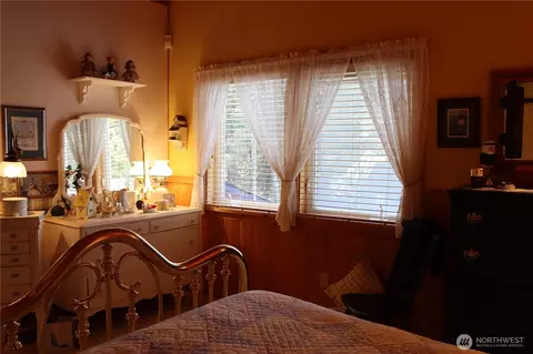 Bedroom - 1222 194th St W, Long Beach, WA 98631 photo 4 of 4