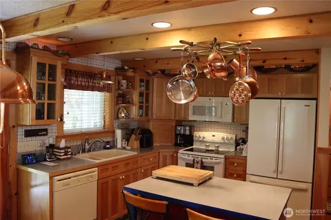 Kitchen - 1222 194th St W, Long Beach, WA 98631 photo 1 of 3