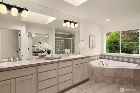 Bath - 4416 239th Pl SE, Bothell, WA 98021 photo 2 of 5
